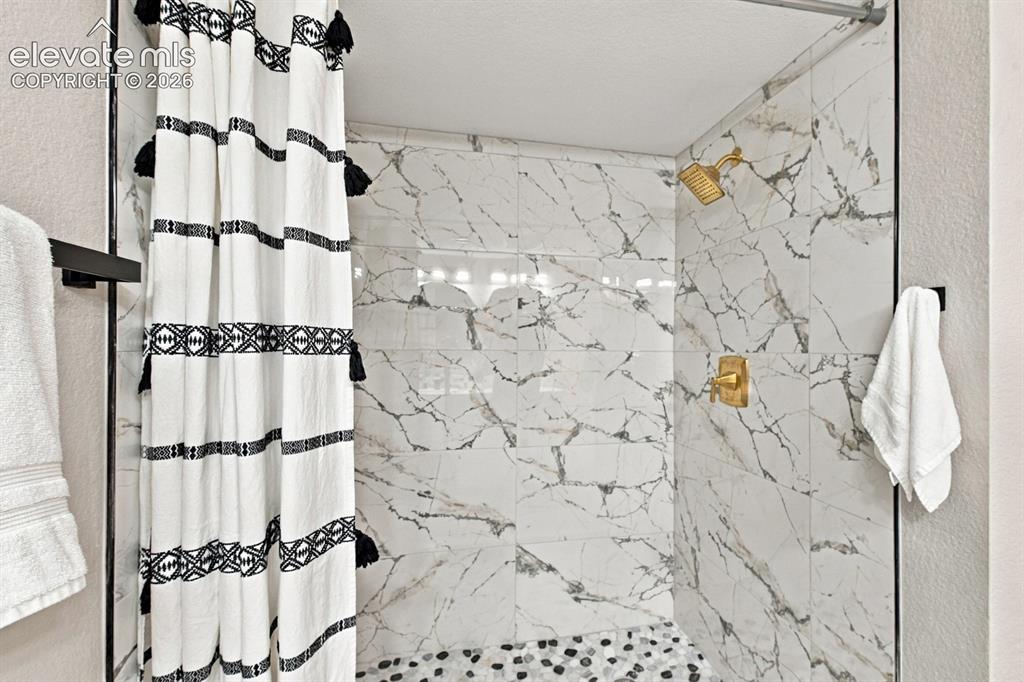 Image 30 of 40: Bathroom