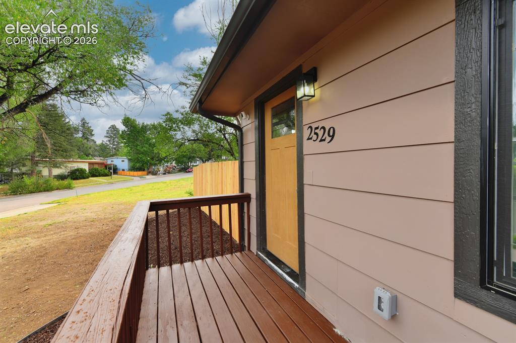 Image 5 of 40: Deck