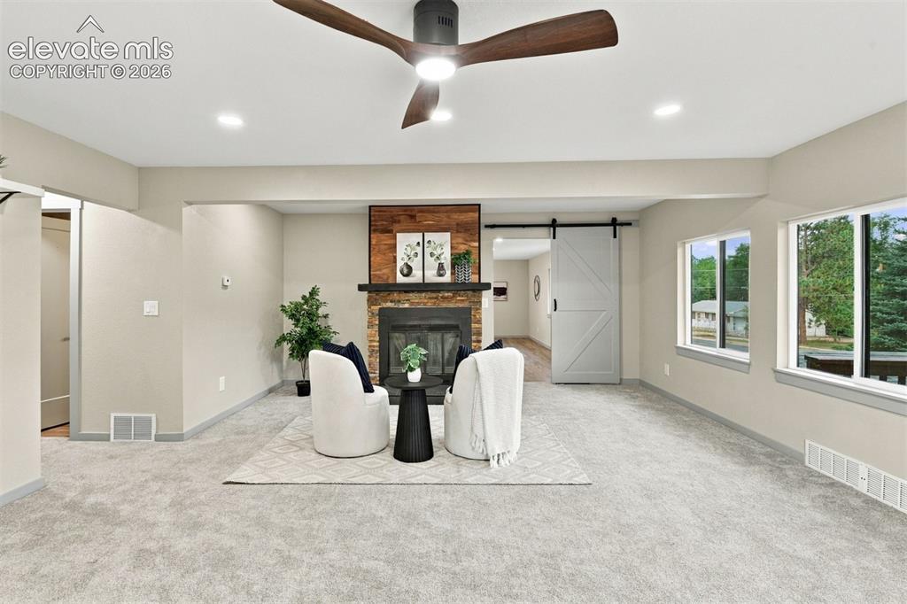 Image 6 of 40: Sitting Room