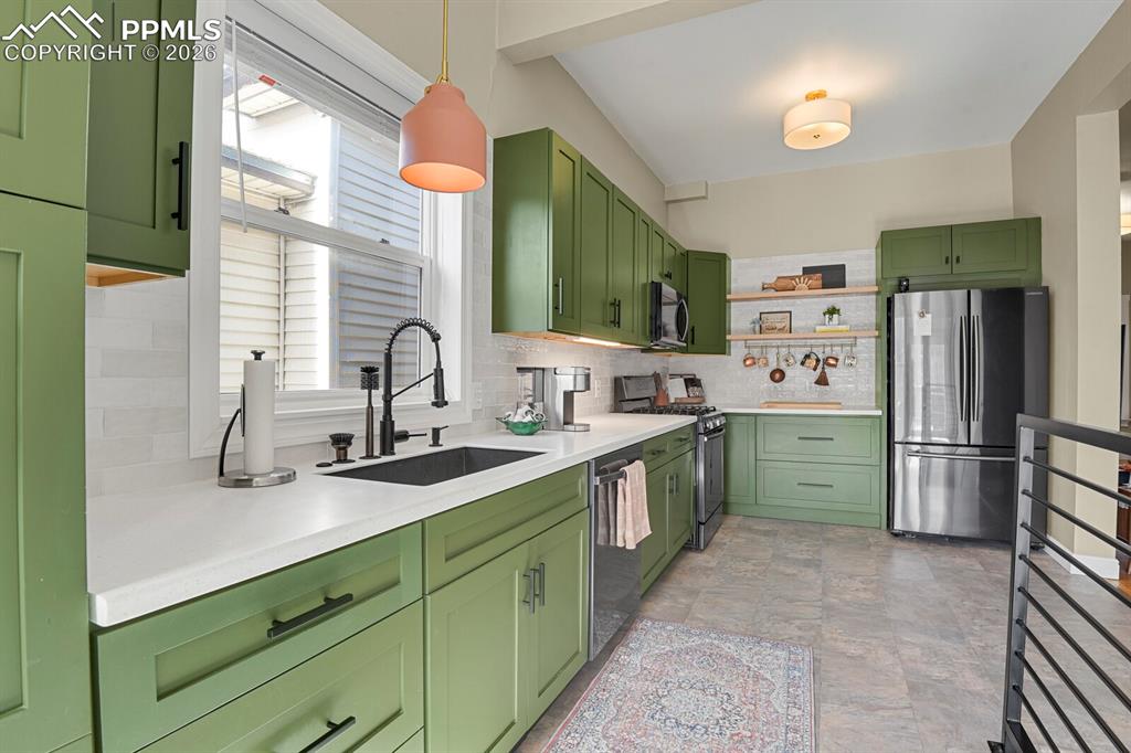 Image 14 of 32: Kitchen