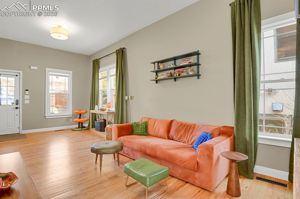 Image 5 of 32: Living Room