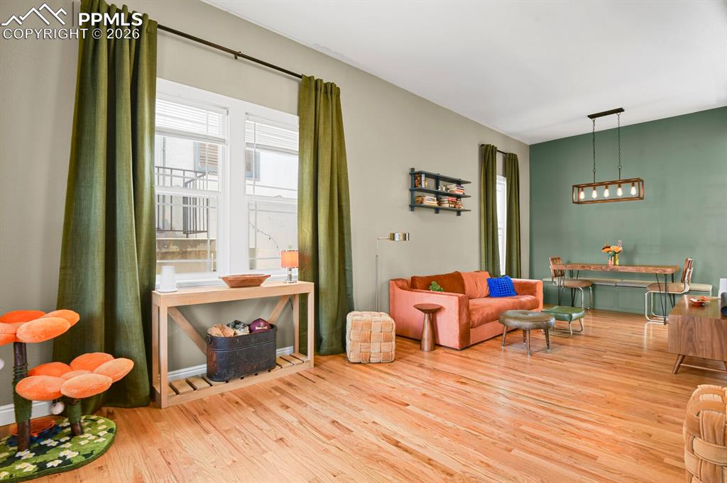 Image 6 of 32: Living Room