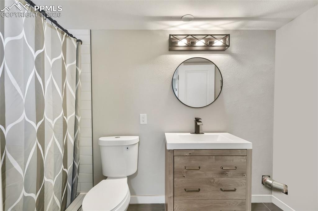 Image 24 of 35: Bathroom