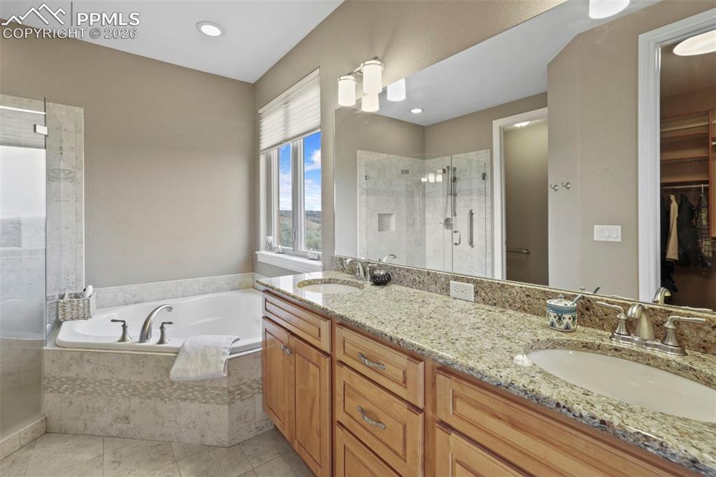 Image 13 of 49: Bathroom