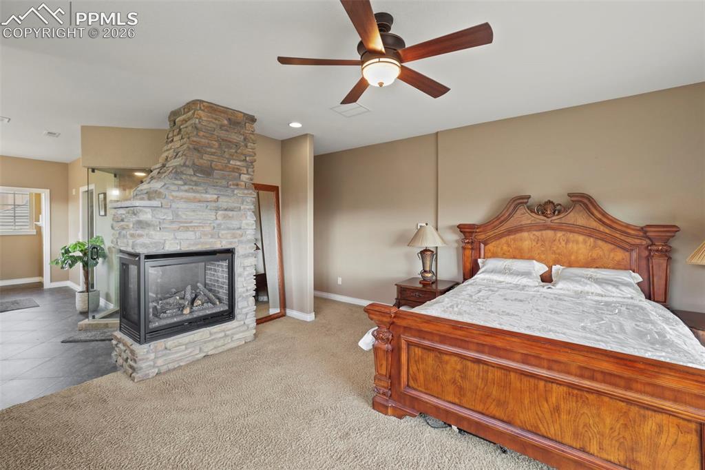 Image 16 of 49: Bedroom
