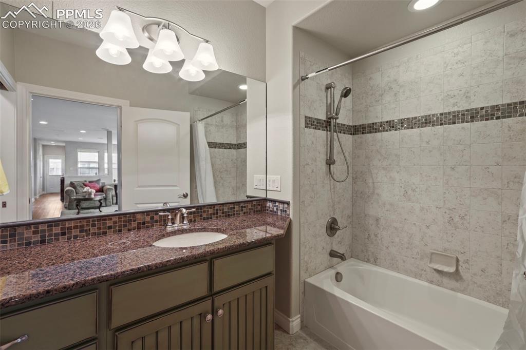 Image 35 of 49: Bathroom