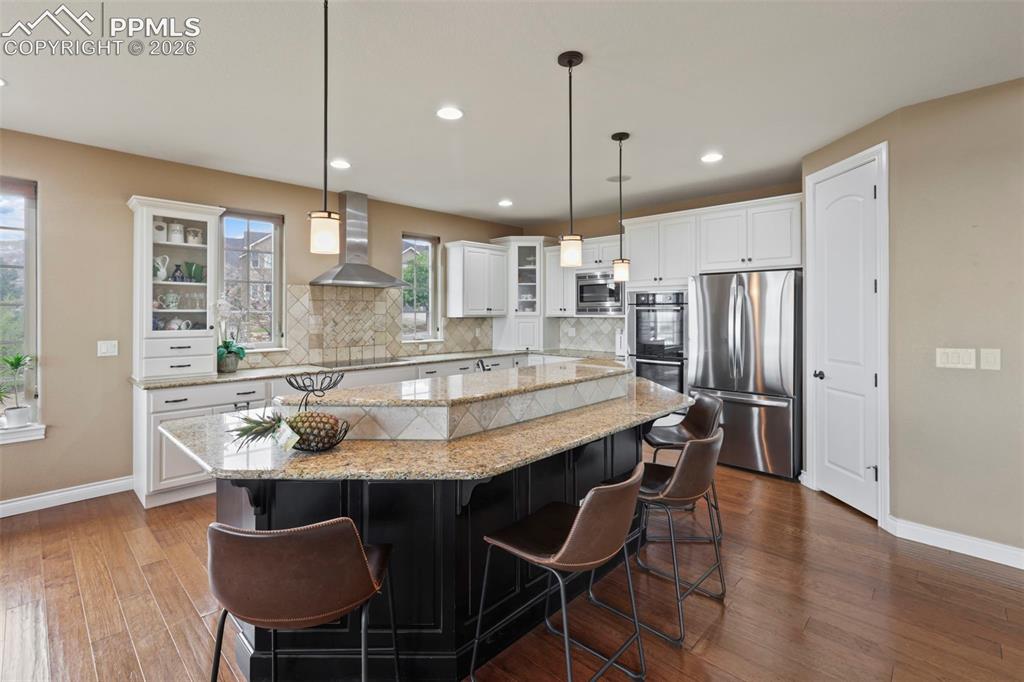 Image 6 of 49: Kitchen