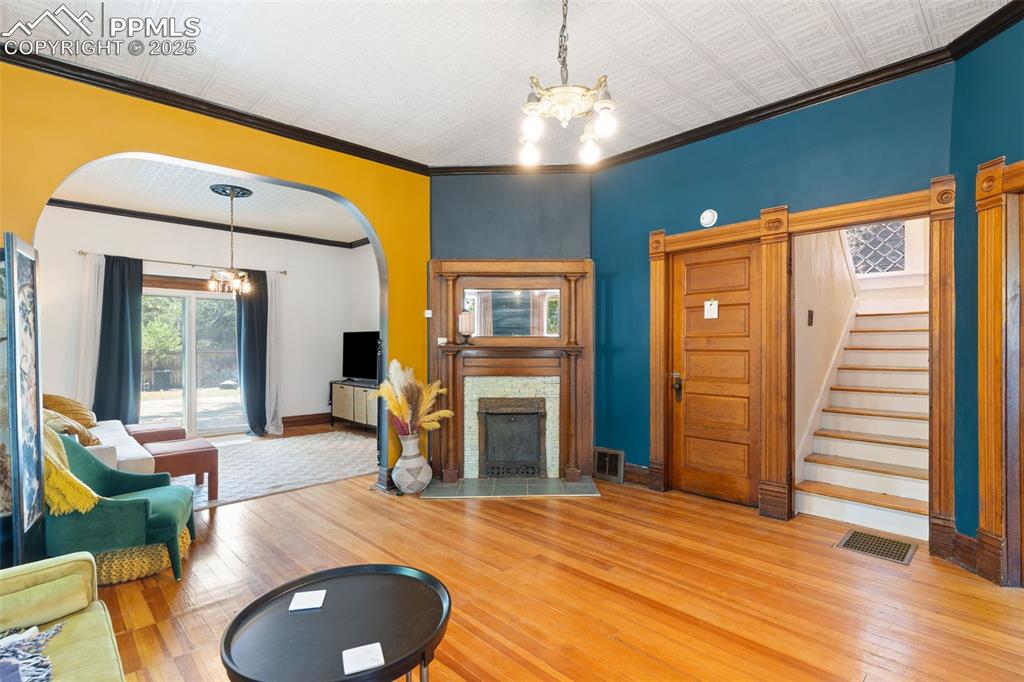 Image 11 of 36: Living Room