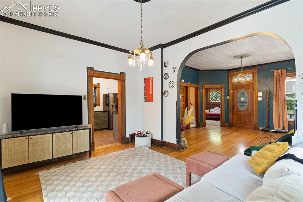 Image 13 of 36: Living Room