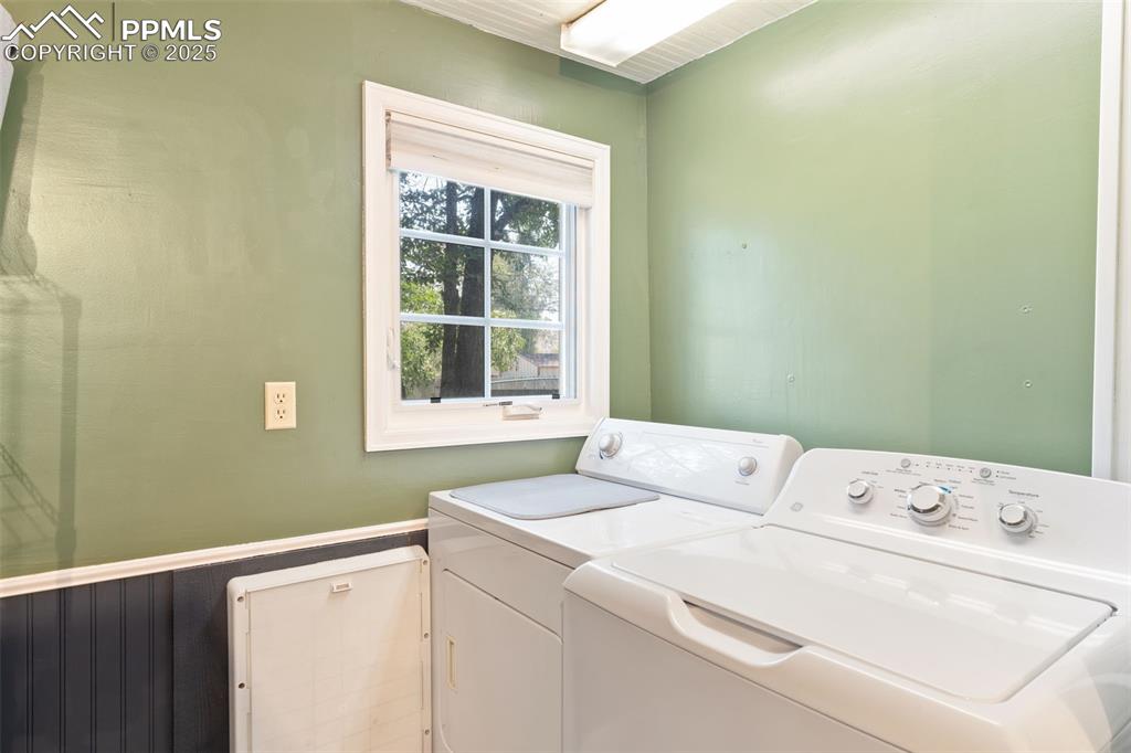 Image 20 of 36: Laundry