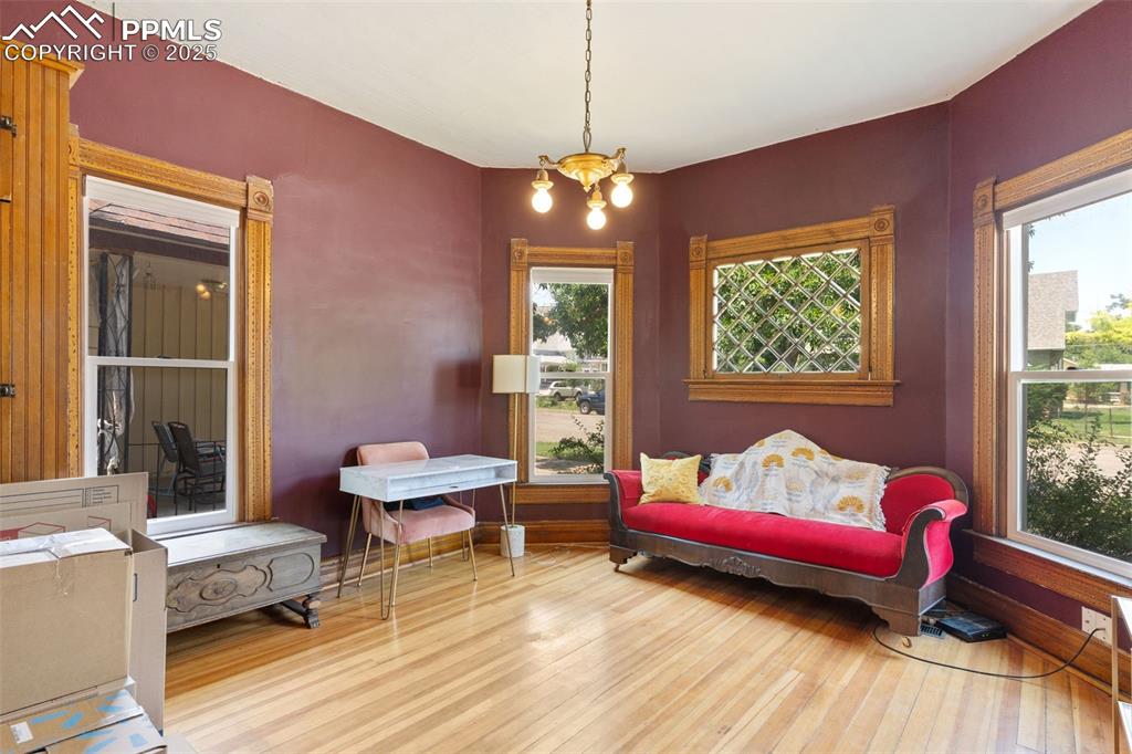 Image 22 of 36: Sitting Room