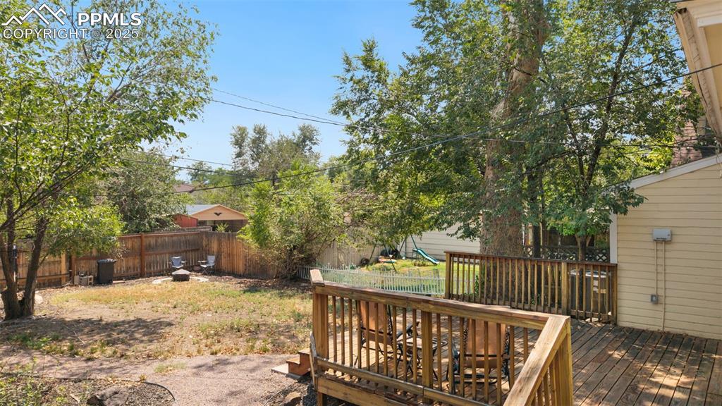 Image 31 of 36: Deck