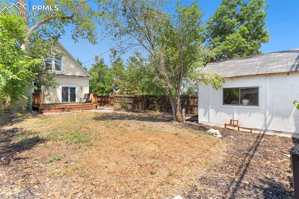 Image 36 of 36: Yard