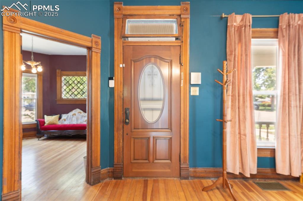 Image 9 of 36: Entry