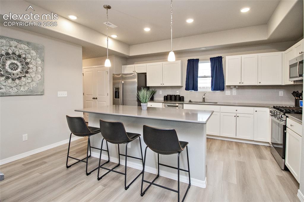 Image 13 of 23: Kitchen
