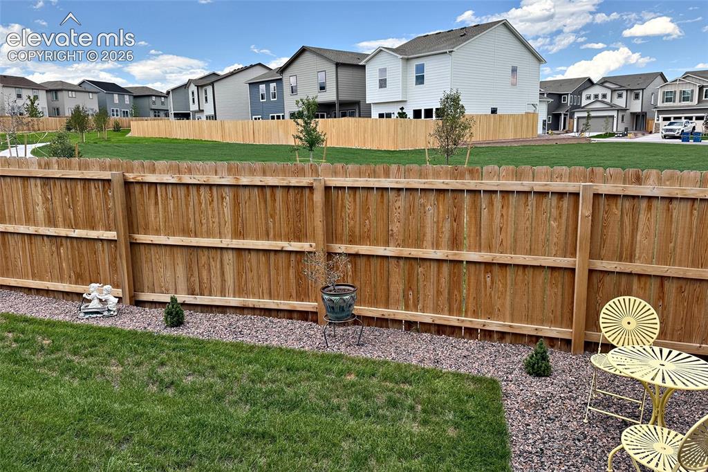 Image 17 of 23: Yard