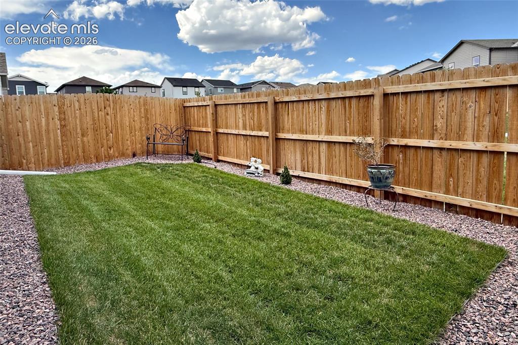 Image 7 of 23: Yard