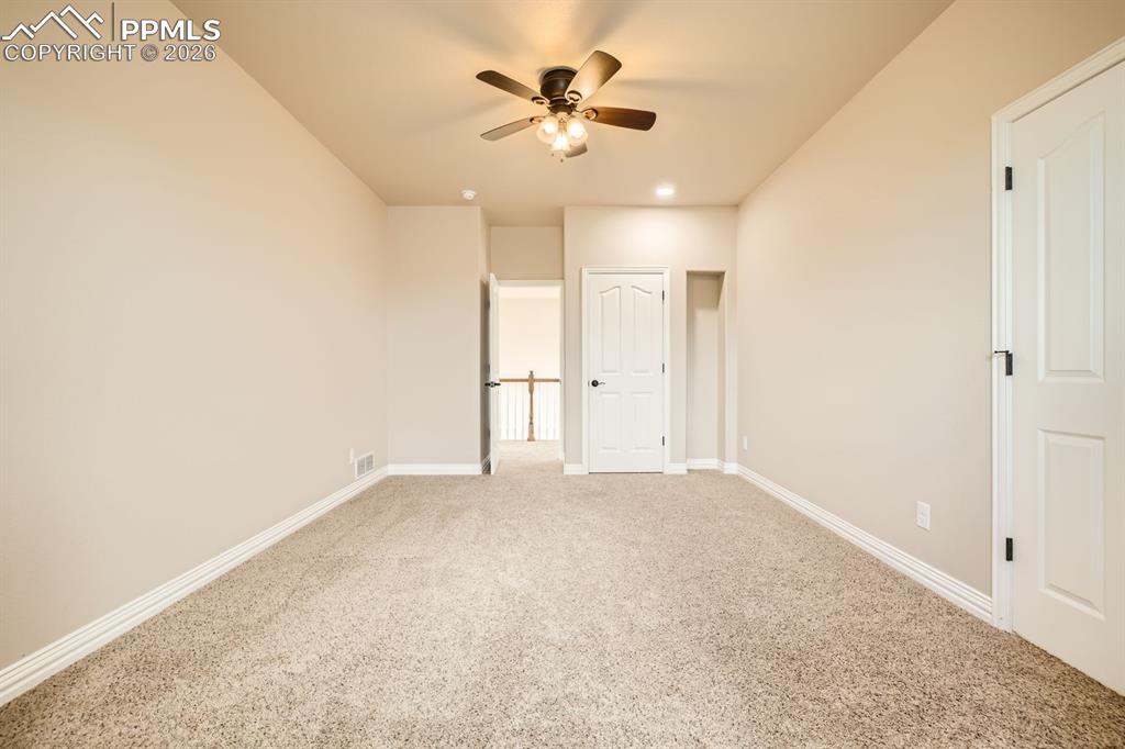 Image 23 of 50: Bedroom