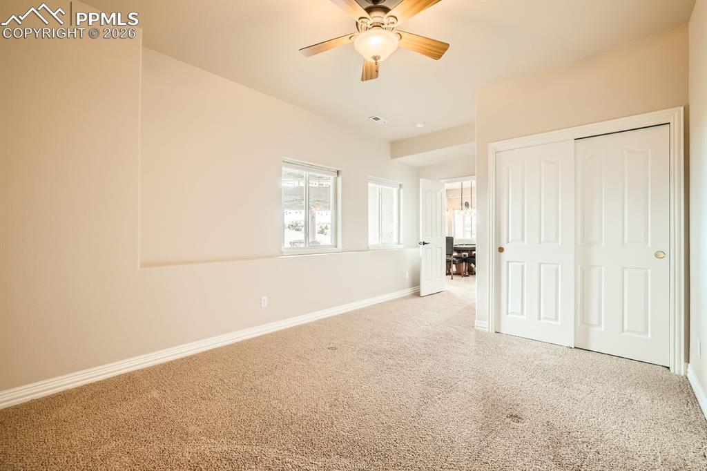 Image 34 of 50: Bedroom