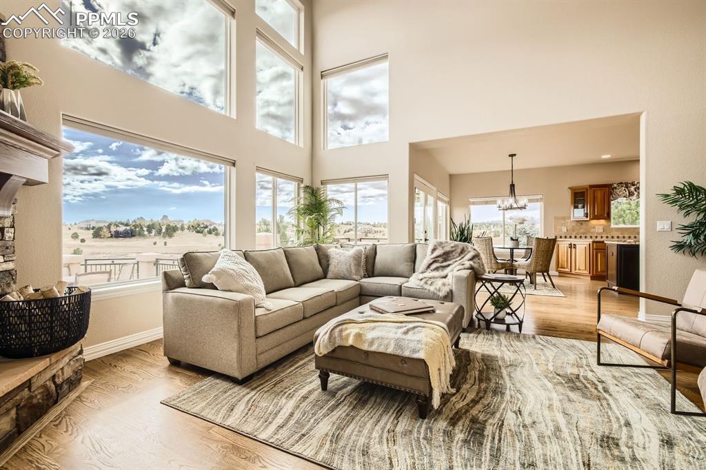 Image 8 of 50: Living Room