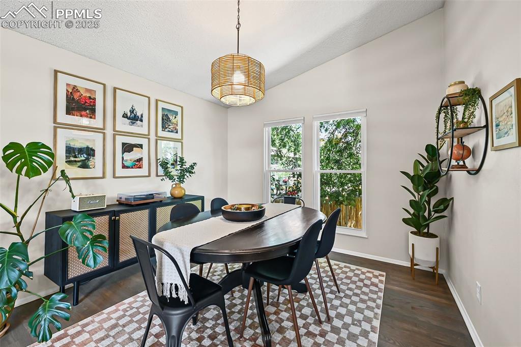 Image 10 of 36: Dining Area