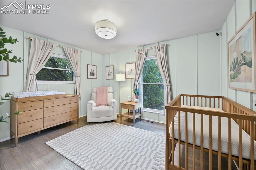 Image 14 of 36: Bedroom