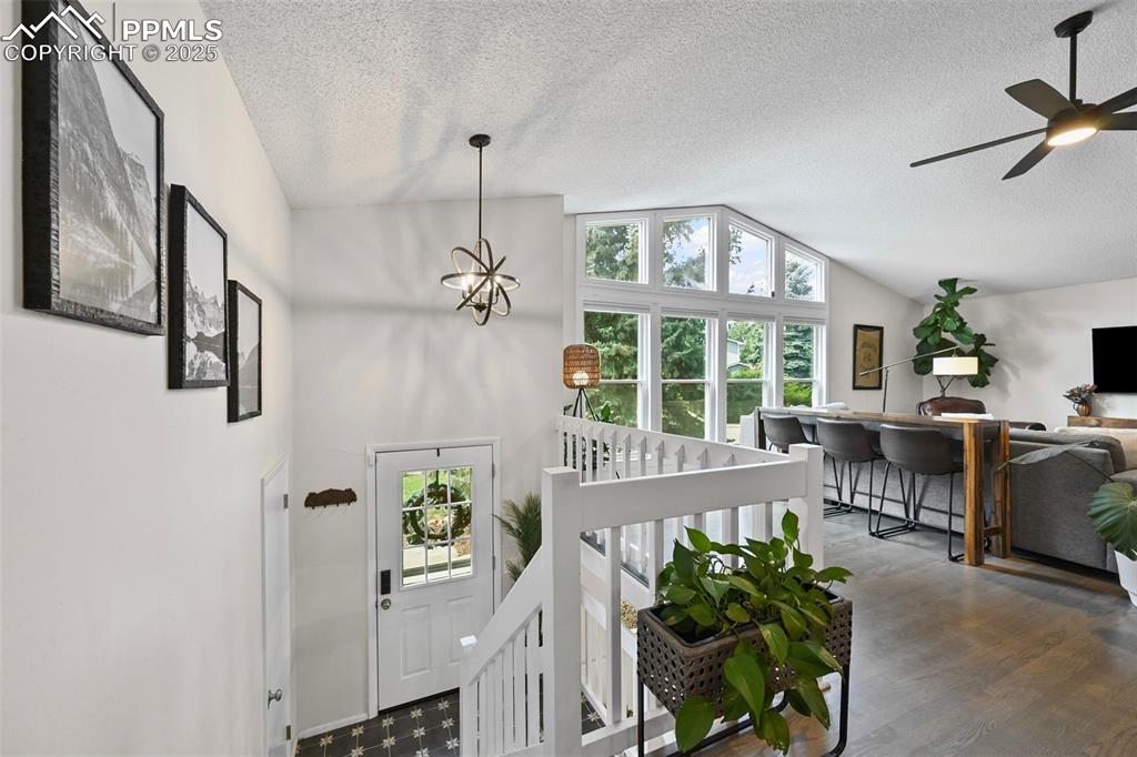 Image 17 of 36: Entry