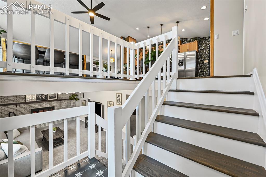 Image 18 of 36: Entry