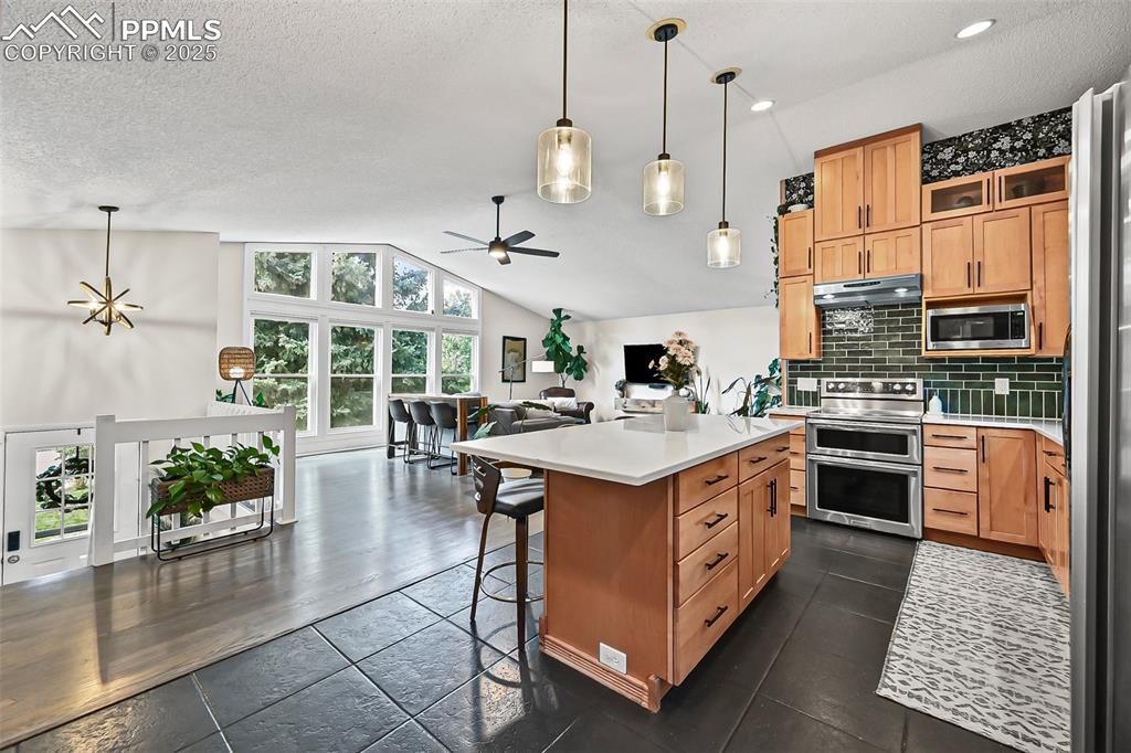 Image 2 of 36: Kitchen