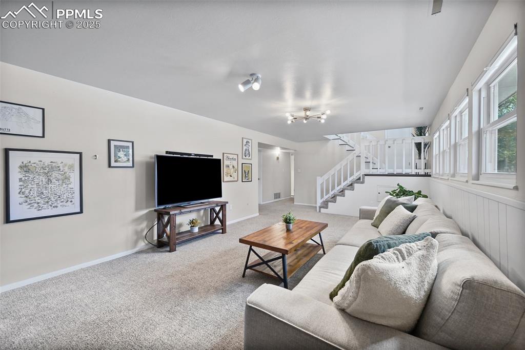 Image 20 of 36: Family Room