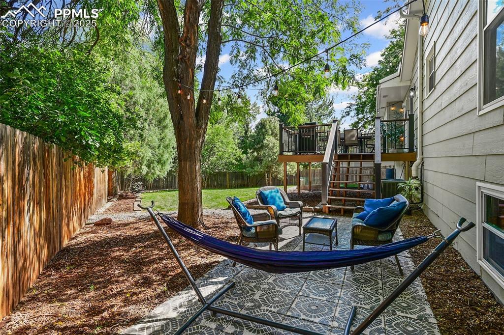 Image 27 of 36: Yard