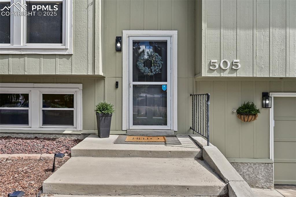 Image 31 of 36: Entry