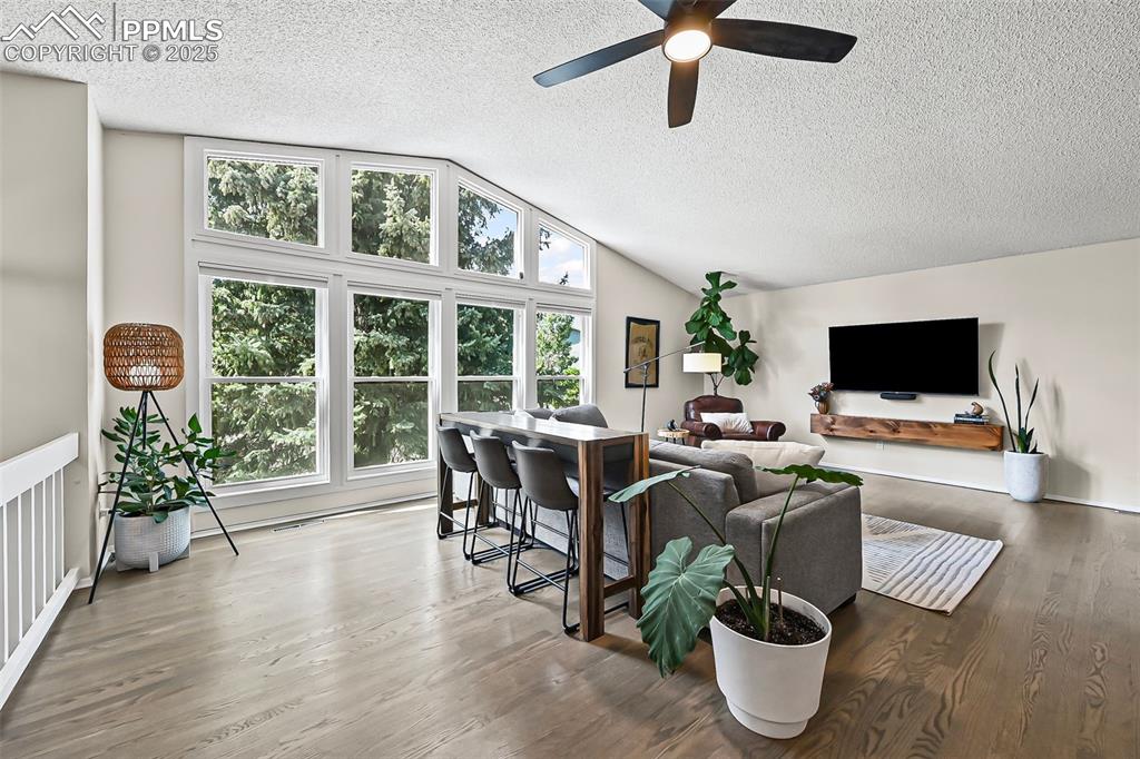 Image 4 of 36: Living Room