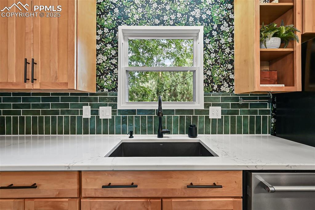 Image 8 of 36: Kitchen