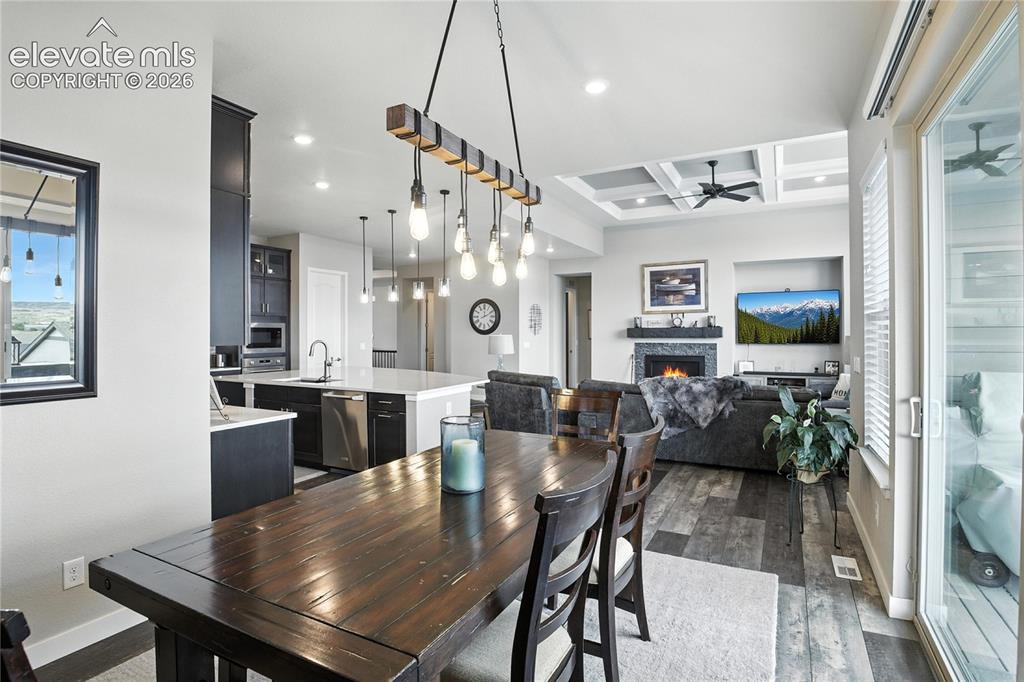 Image 13 of 47: Dining Area