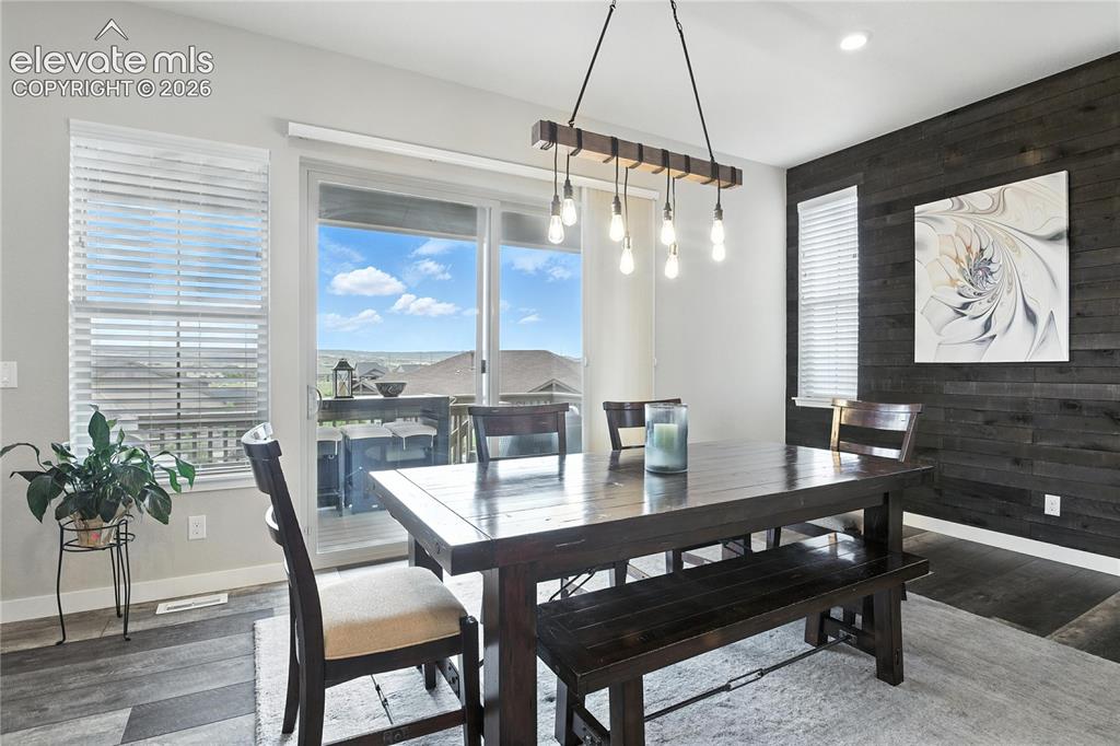 Image 15 of 47: Dining Area