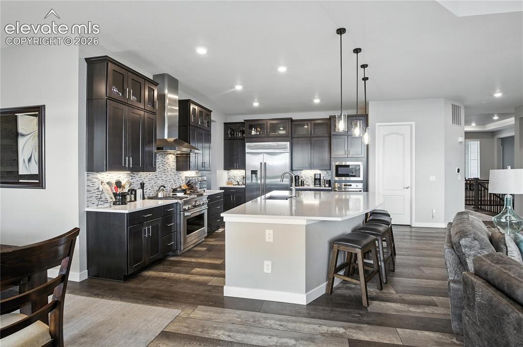 Image 17 of 47: Kitchen