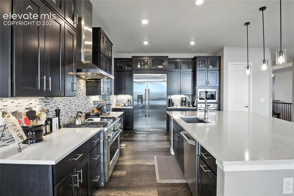 Image 20 of 47: Kitchen