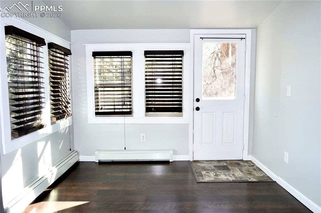 Image 14 of 24: Entry