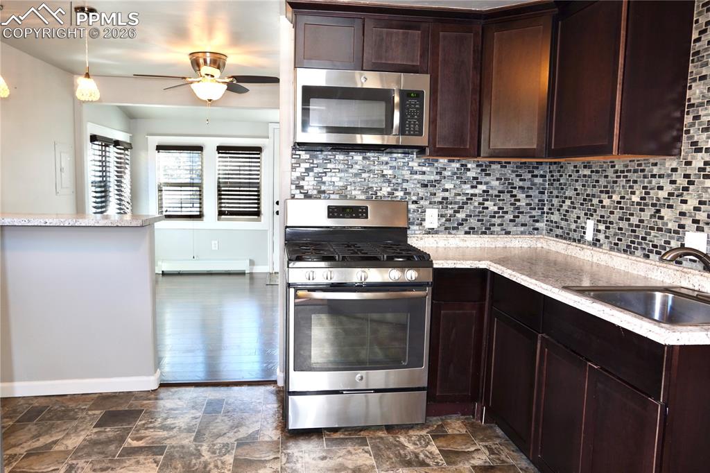 Image 17 of 24: Kitchen