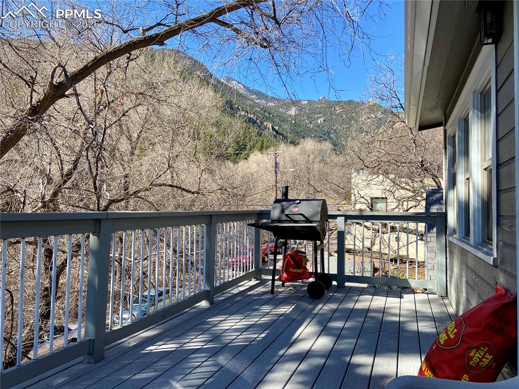 Image 21 of 24: Deck