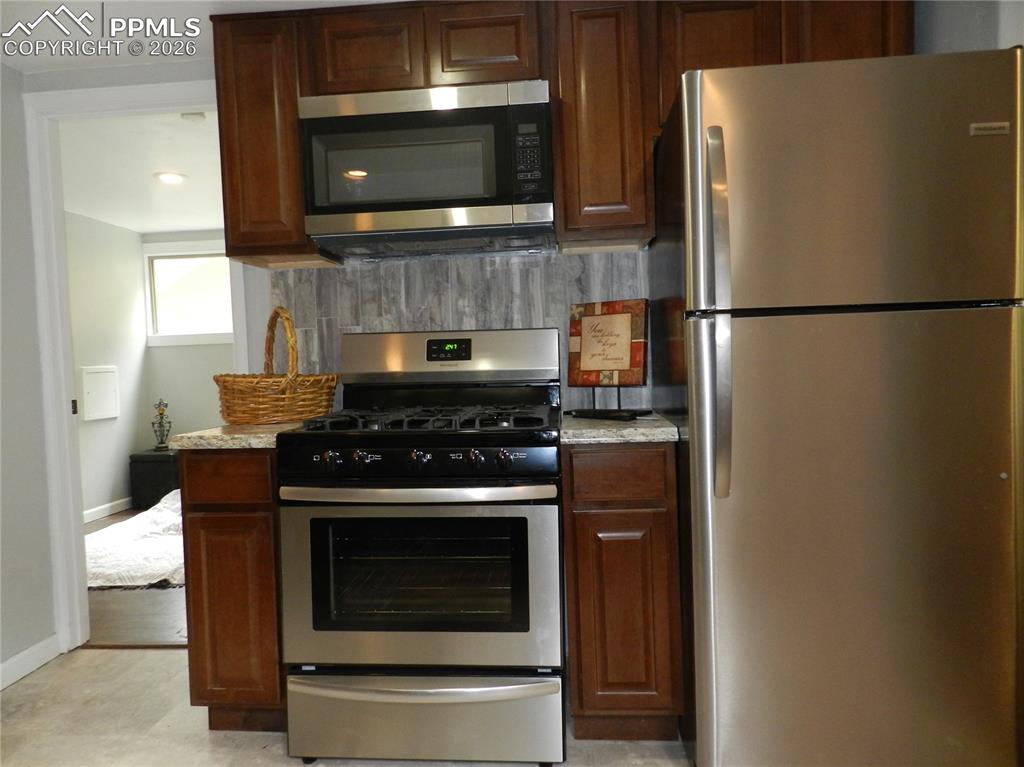 Image 5 of 24: Kitchen