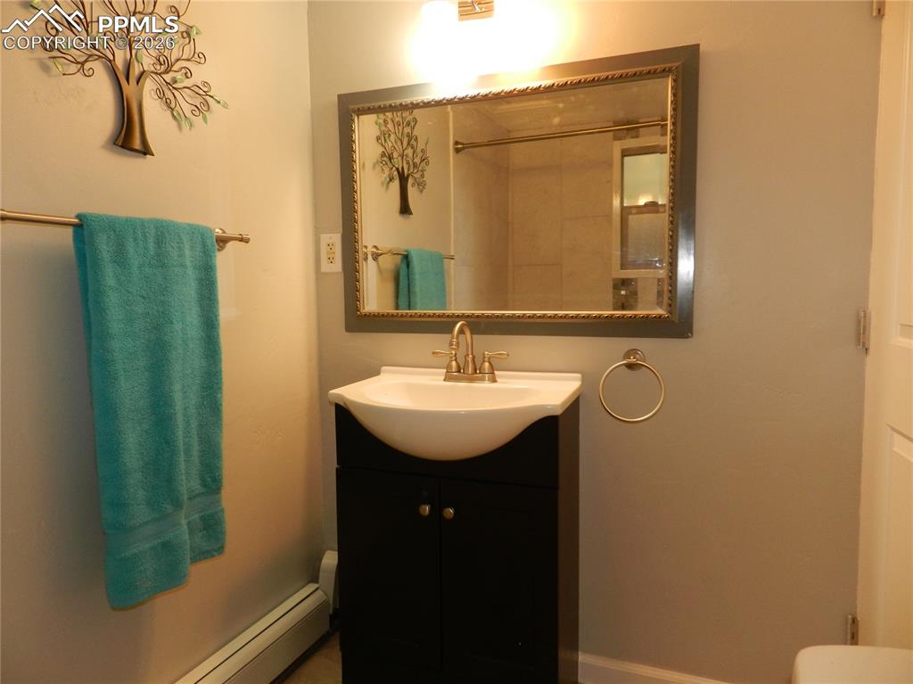 Image 9 of 24: Bathroom