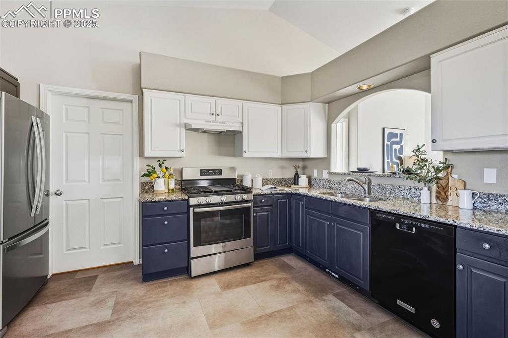 Image 11 of 39: Kitchen