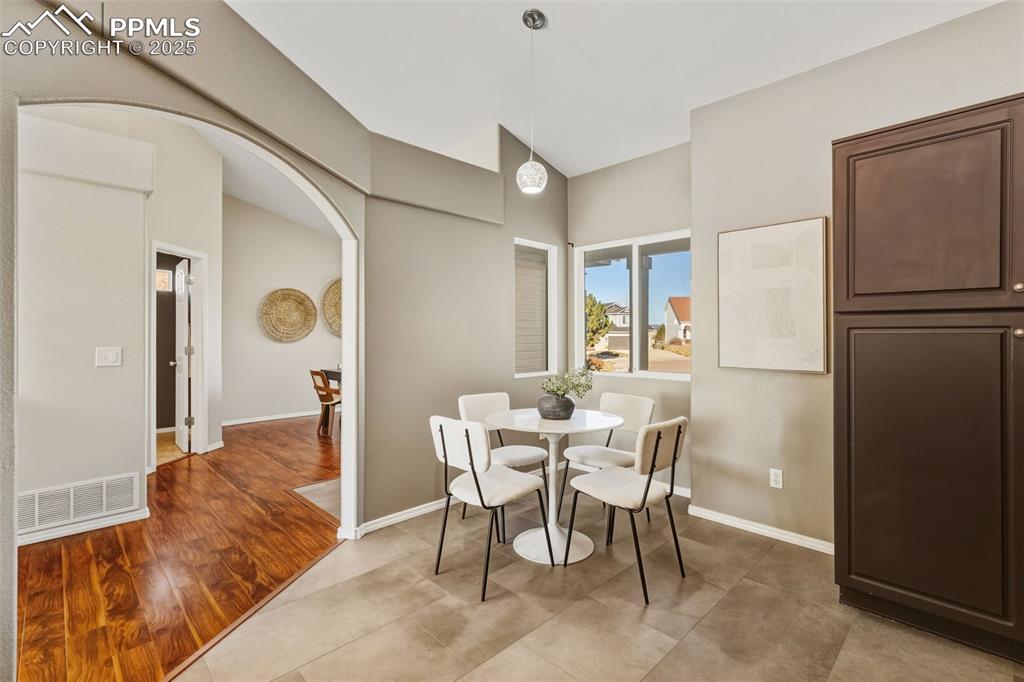 Image 13 of 39: Dining Area