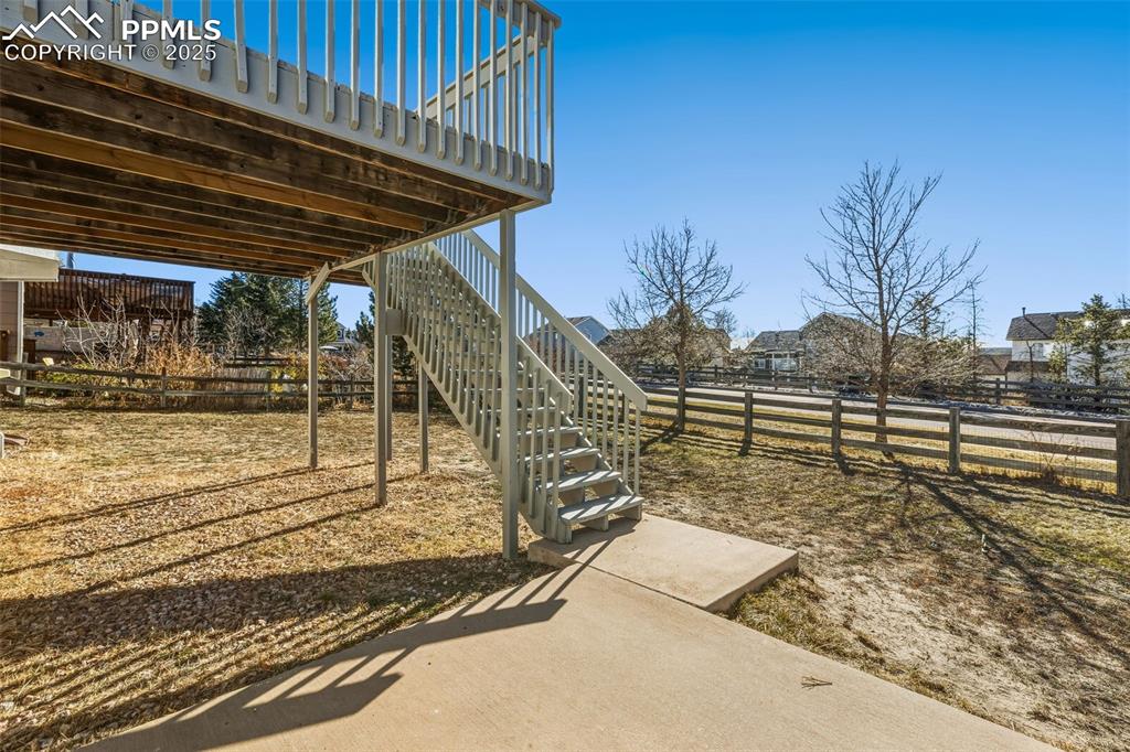 Image 27 of 39: Yard