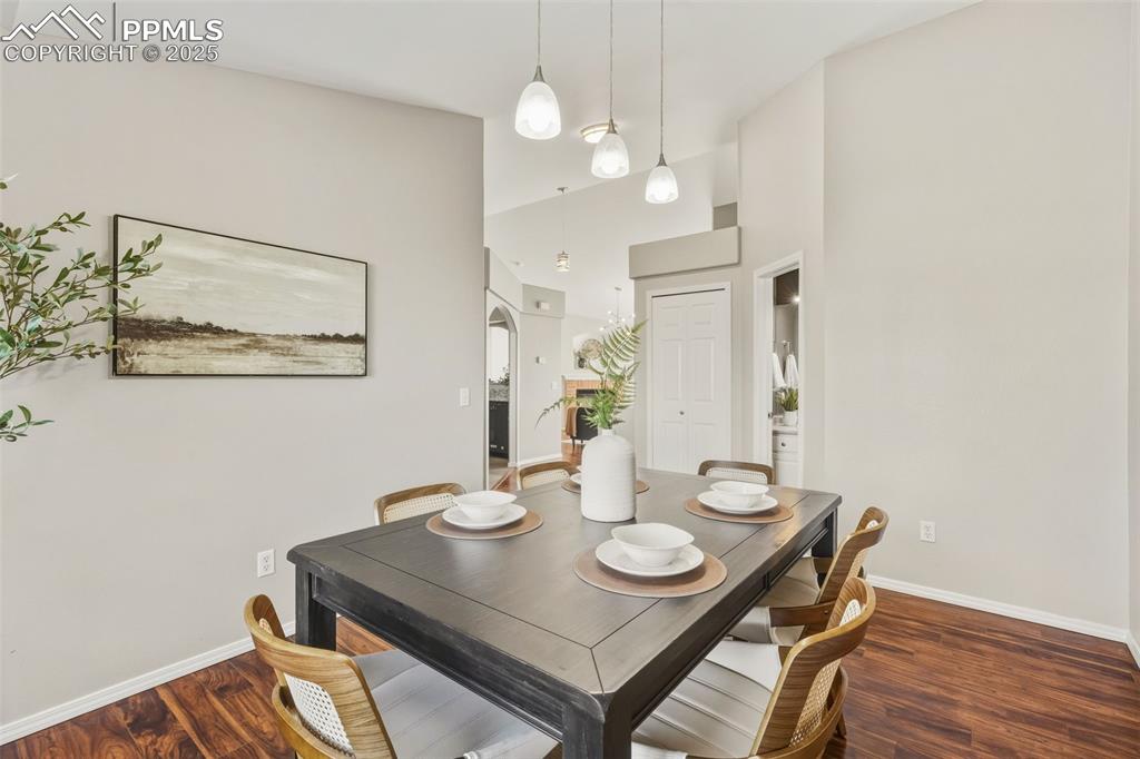 Image 9 of 39: Dining Area