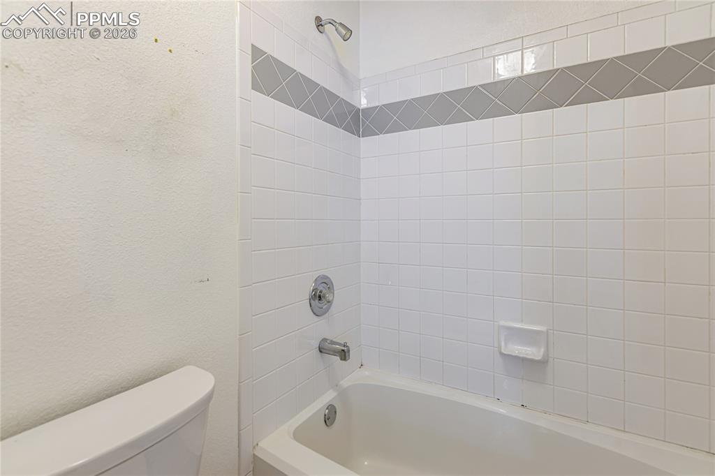 Image 26 of 37: Primary bathroom