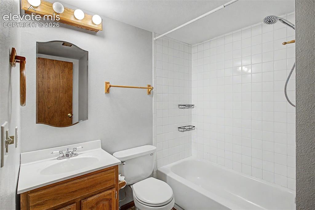 Image 30 of 38: Bathroom