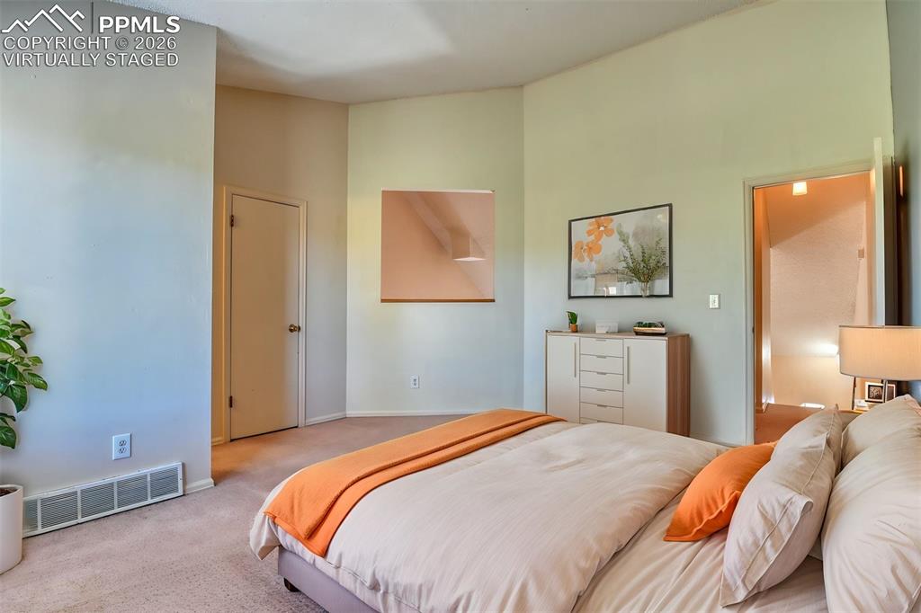 Image 19 of 32: Virtually Staged